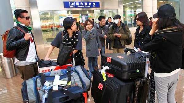 蔡康永/台湾金牌主持人蔡康永3月3日出现在重庆江北机场。